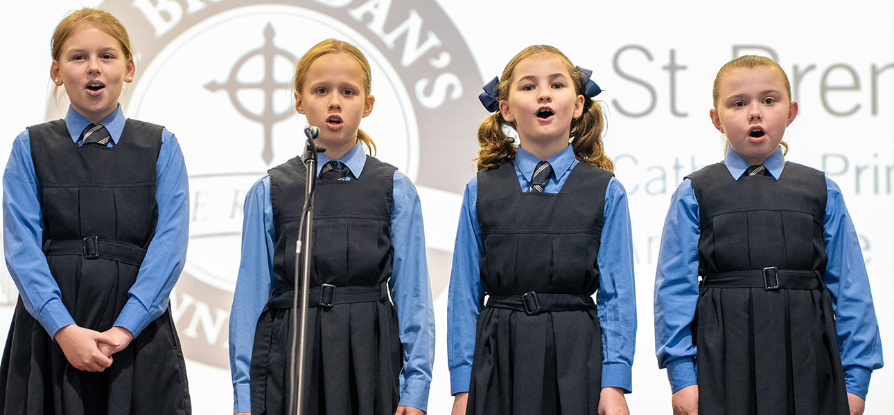 4 female students singing